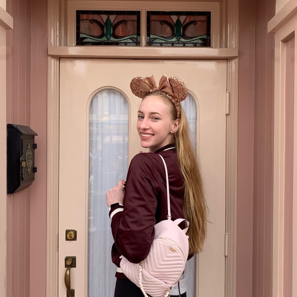 Meet your Posher, Lexi - Picture 1 of 1